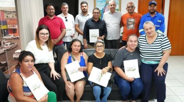 Catalão: Prefeitura entrega a famílias concessões de lotes