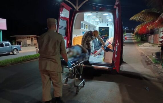 Acidente entre carro e moto deixa mulher ferida no bairro Castelo Branco, em Catalão