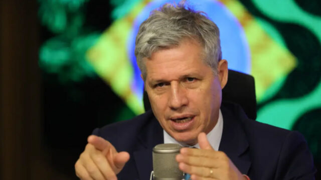 Alimentos estão mais baratos, mas preços devem cair mais, diz ministro