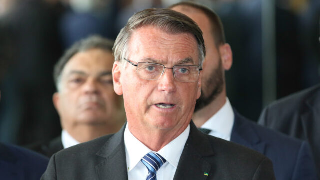 STF decide hoje (25) se Bolsonaro e aliados se tornarão réus por tramar golpe