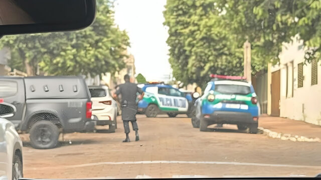 Homem é baleado com 9 tiros em tentativa de homicídio dentro de comércio em Pires do Rio
