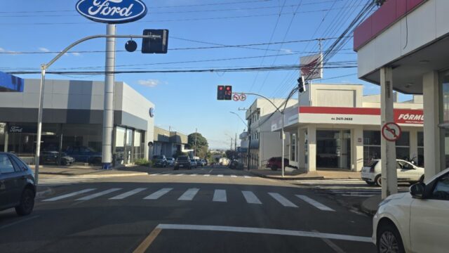 Novo semáforo entra em funcionamento no bairro Nossa Senhora de Fátima, em Catalão