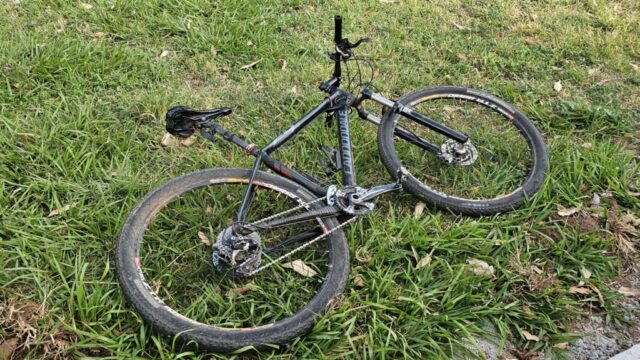 Ciclista sofre queda e fica ferido no bairro Ipanema, em Catalão