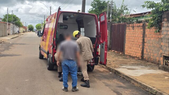 Mulher fica ferida após queda de moto no bairro Pontal Norte, em Catalão