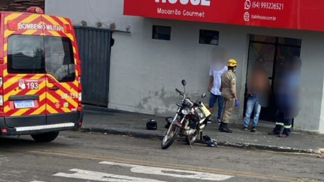 Acidente entre moto e veículo de grande porte deixa dois feridos no bairro Nossa Senhora de Fátima, em Catalão
