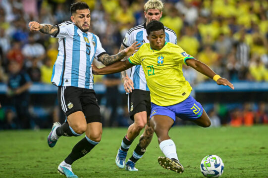 Brasil encara a Argentina hoje (25) em Buenos Aires e tenta quebrar jejum de 16 anos sem vencer os rivais fora de casa