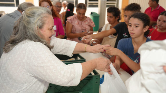 Prefeitura de Catalão distribui 5 mil litros de leite para famílias de baixa renda nesta quinta-feira (6)