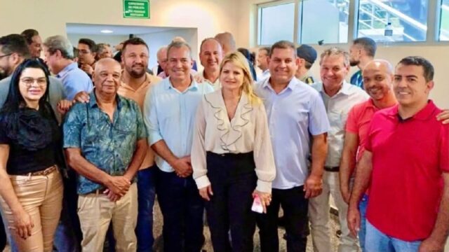 Prefeito Cebinha, vice Nelci, vereadores e secretários prestigiam posse do ex-prefeito Adib Elias como secretário de infraestrutura de Goiás