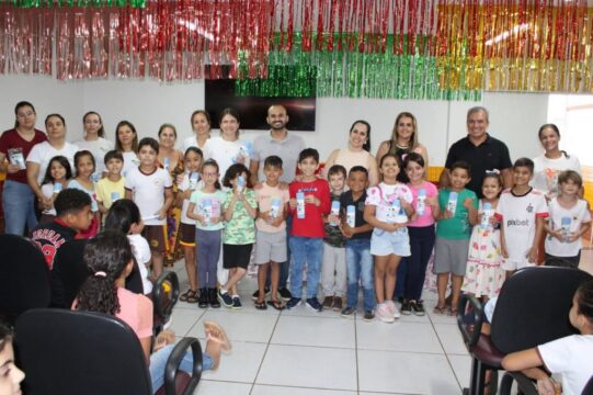 Parceria entre secretarias do município garante a distribuição de 900 kits de higiene bucal em Ouvidor