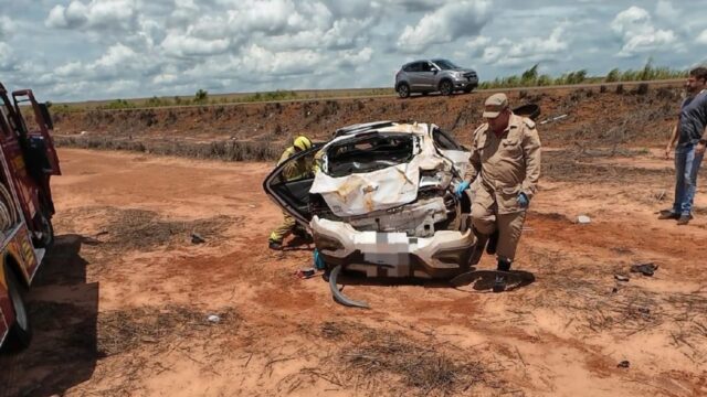 Capotamento na GO-206 deixa uma mulher morta e duas pessoas feridas