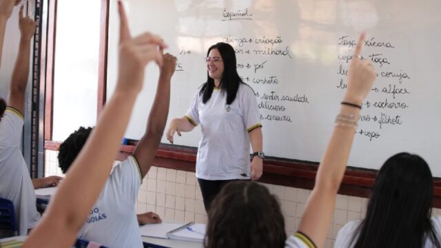 Governo de Goiás concede progressão funcional para mais de seis mil professores da rede estadual