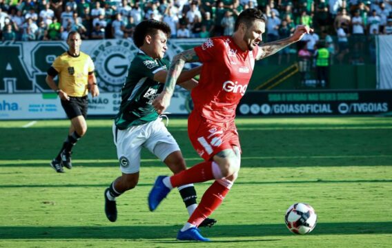 Vila Nova vence o Goiás por 1 a 0 na Serrinha, larga na frente na semifinal do Goianão 2025, e Tadeu desperdiça pênalti