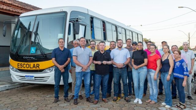 Com emenda parlamentar e recurso próprio, Nova Aurora adquire ônibus escolar de R$ 900 mil