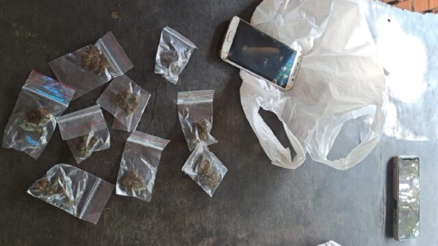 Araguari: Jovem é preso por tráfico de drogas após polícia encontrar entorpecentes durante ocorrência de violência doméstica