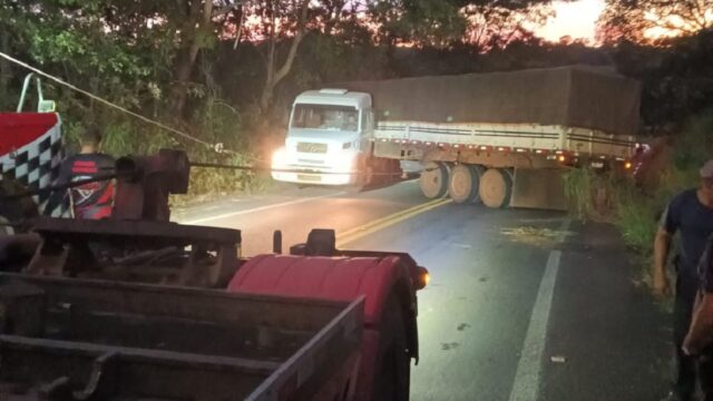 Acidente bloqueia totalmente trecho da GO-210 entre Goiandira e Nova Aurora por seis horas; rodovia é liberada