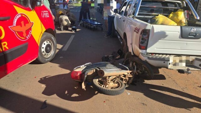 Vídeo: Motociclista fica gravemente ferido após colidir em caminhonete estacionada em Catalão