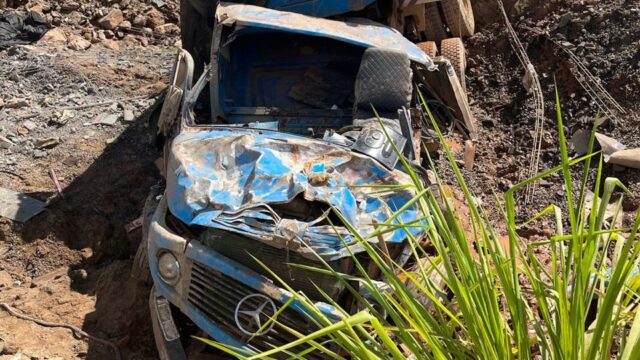 Motorista perde controle de caminhão após falha nos freios e passageiro salta em movimento na MG-414, em Araguari