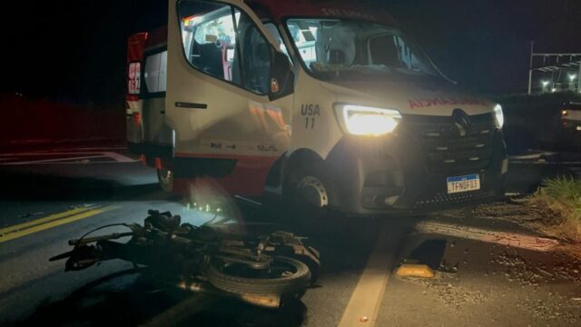 Grave acidente entre caminhão e moto deixa duas pessoas feridas na GO-139, em Caldas Novas