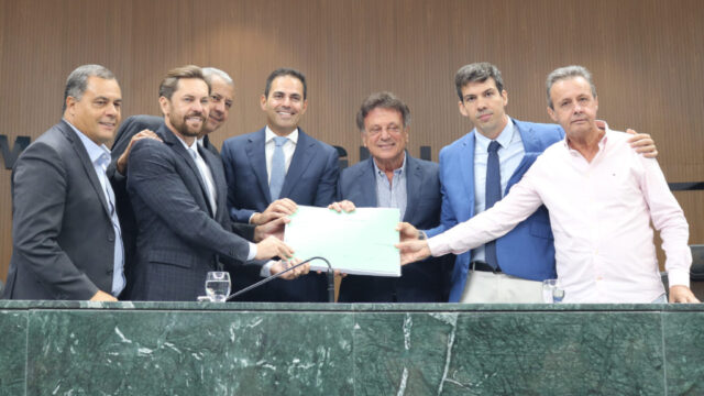 Deputado Estadual Jamil Calife entrega Projeto Executivo da duplicação da GO-330 entre Catalão e Ipameri em sessão solene na ALEGO