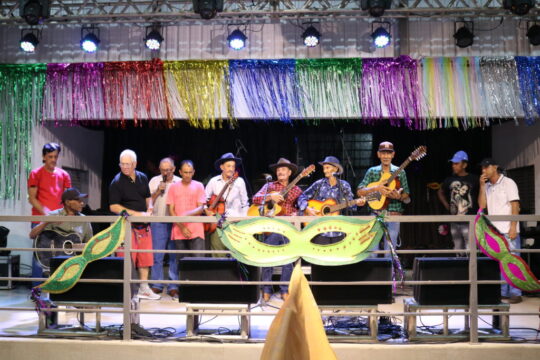 Davinópolis em festa: Feira da Amizade Especial de Carnaval começa com shows e muita animação!