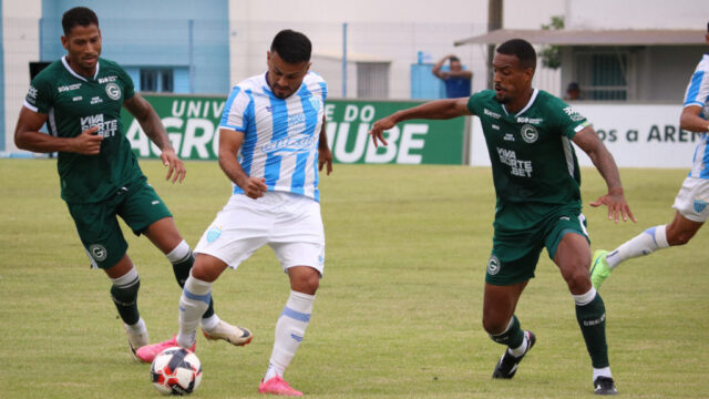 Arbitragem não marca dois pênaltis claros para o Crac, e time empata em 0 a 0 com o Goiás no jogo de ida das quartas do Goianão 2025
