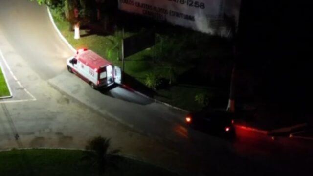 Motorista foge após colisão entre carro e caminhonete na GO-330, em Ouvidor