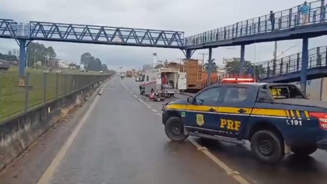 Acidente entre caminhão e motos mata passageira na BR-060 em Anápolis