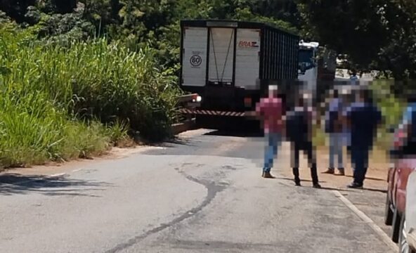 Caminhões colidem na Ponte do Rio São Marcos, entre Catalão e Davinópolis