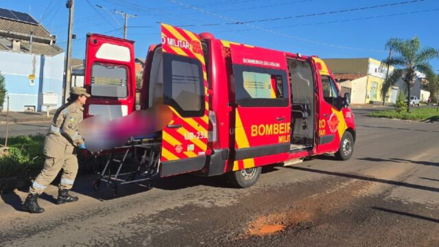 Gestante fica ferida após passar em buraco, perder controle de moto e cair no bairro Estrela, em Catalão