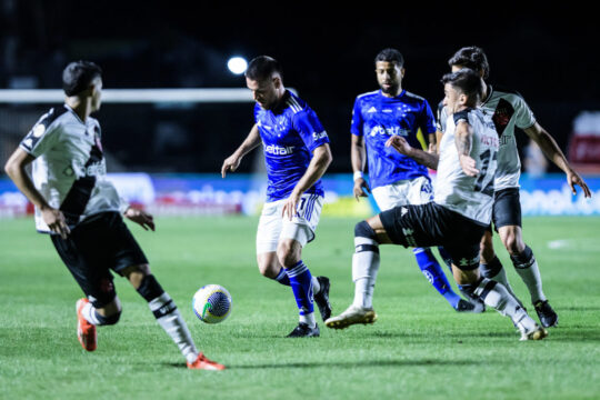 Cruzeiro e Vasco se enfrentam hoje (27), às 18h30, em Uberlândia, pela sexta rodada do Brasileirão 2025