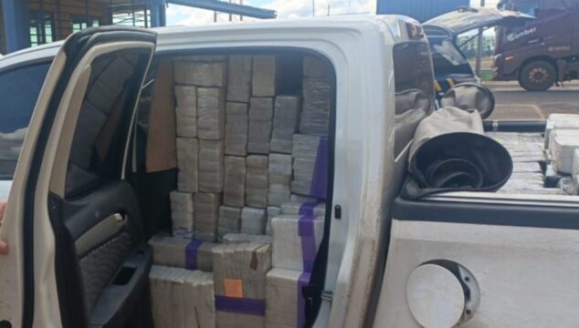 Polícia rodoviária apreende quase uma tonelada de maconha em caminhonete na MGC-497 em Uberlândia