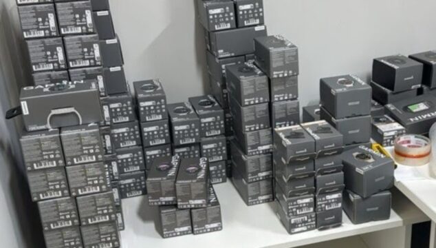 Cerca de 300 smartwatchs sem notas fiscais são retidos durante fiscalização em Uberlândia