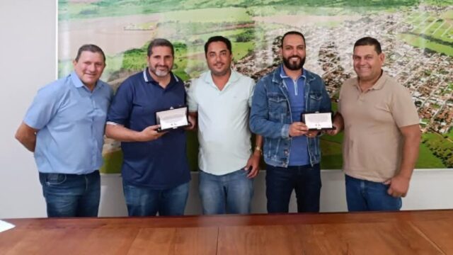 Prefeito Cebinha Nascimento recebe diretoria da Abecat Ouvidorense e homenageia clube por conquistas