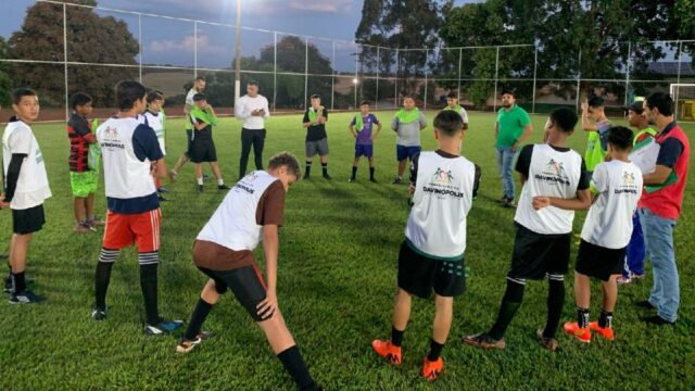 Prefeitura de Davinópolis inicia projeto de Escolinha de Futebol para crianças e adolescentes