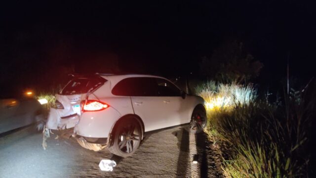 Colisão traseira entre Ranger e Porsche deixa ferido na GO-330, em Ouvidor