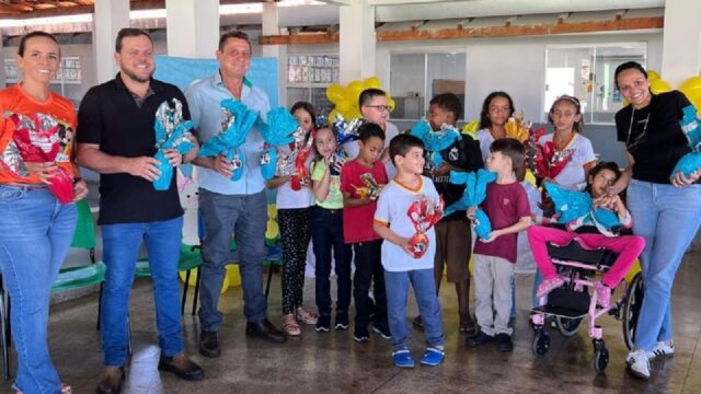 Prefeitura de Nova Aurora distribui 500 ovos de Páscoa para alunos, servidores e grupos assistidos pelo CRAS