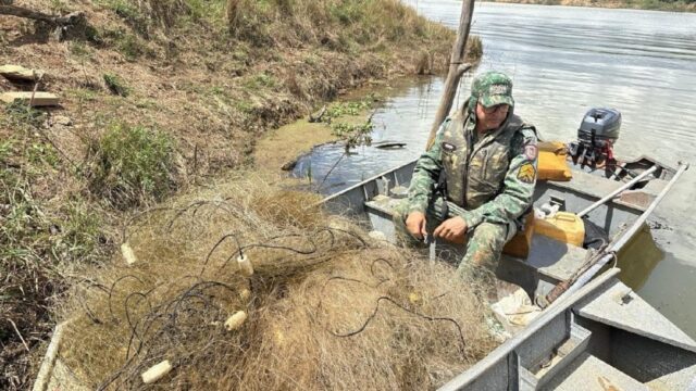 Operação da Polícia Ambiental apreende redes de pesca ilegais no Rio Paranaíba, em Abadia dos Dourados