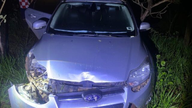 Passageira morre em acidente após carro atingir barranco na LMG-748, em Araguari