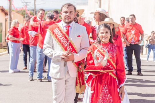 Cristalina/GO sediou o IX Encontro Estadual das Coroas do Divino Espírito Santo - Por Lucas Machado