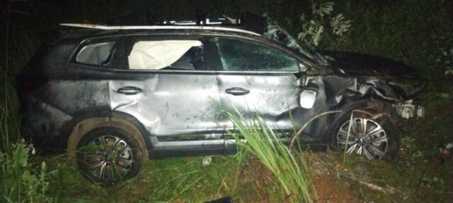 Homem de 32 anos perde controle de carro e cai em ribanceira na GO-210, próximo a Nova Aurora