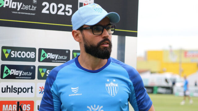 Crac anuncia renovação de contrato com técnico Luan Carlos para 2026 e se torna o primeiro clube goiano a confirmar treinador para a próxima temporada