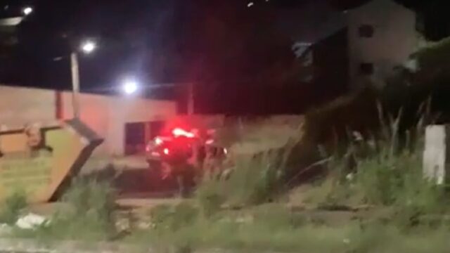 Vídeo: menor de 15 anos tenta fugir da PM em moto e é abordado após acompanhamento policial em Três Ranchos