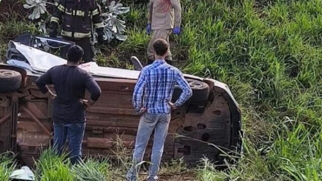 Idosa morre e 4 pessoas ficam feridas após carro capotar na BR-364, em Jataí