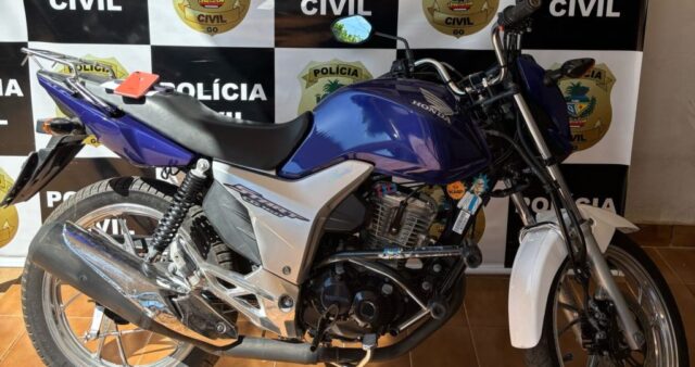 Suspeito de direção perigosa para redes sociais tem moto e celular apreendidos em Goiandira
