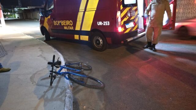 Ciclista fica ferido após colisão com carro em cruzamento da Vila Chaud, em Catalão