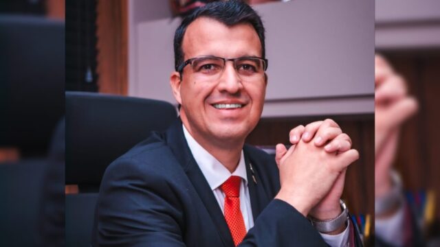 Advogado catalano ministra palestra na 3ª Marcha Nacional dos Consórcios Públicos, destacando a nova Lei de Licitações