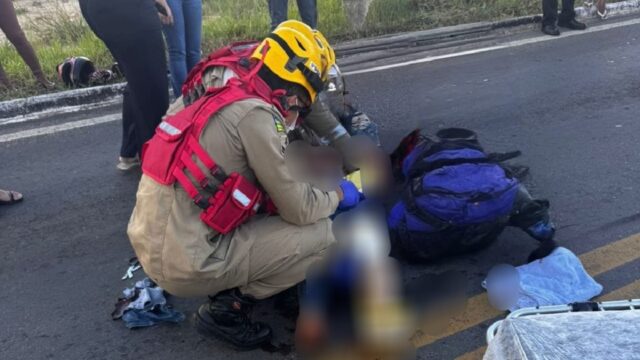 Grave acidente entre caminhão e moto deixa motociclista ferida em Caldas Novas