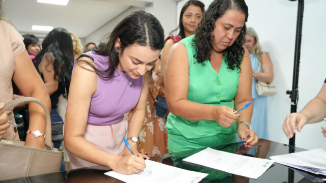 Prefeitura de Catalão empossa 59 novos servidores da educação em cerimônia com presença de autoridades e familiares
