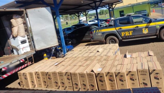 Escondidos em mudança, 85 mil maços de cigarros são apreendidos em caminhão na BR-050, em Uberlândia