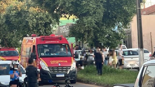 Idoso e mulher ficam feridos após colisão entre moto e caminhonete em Catalão